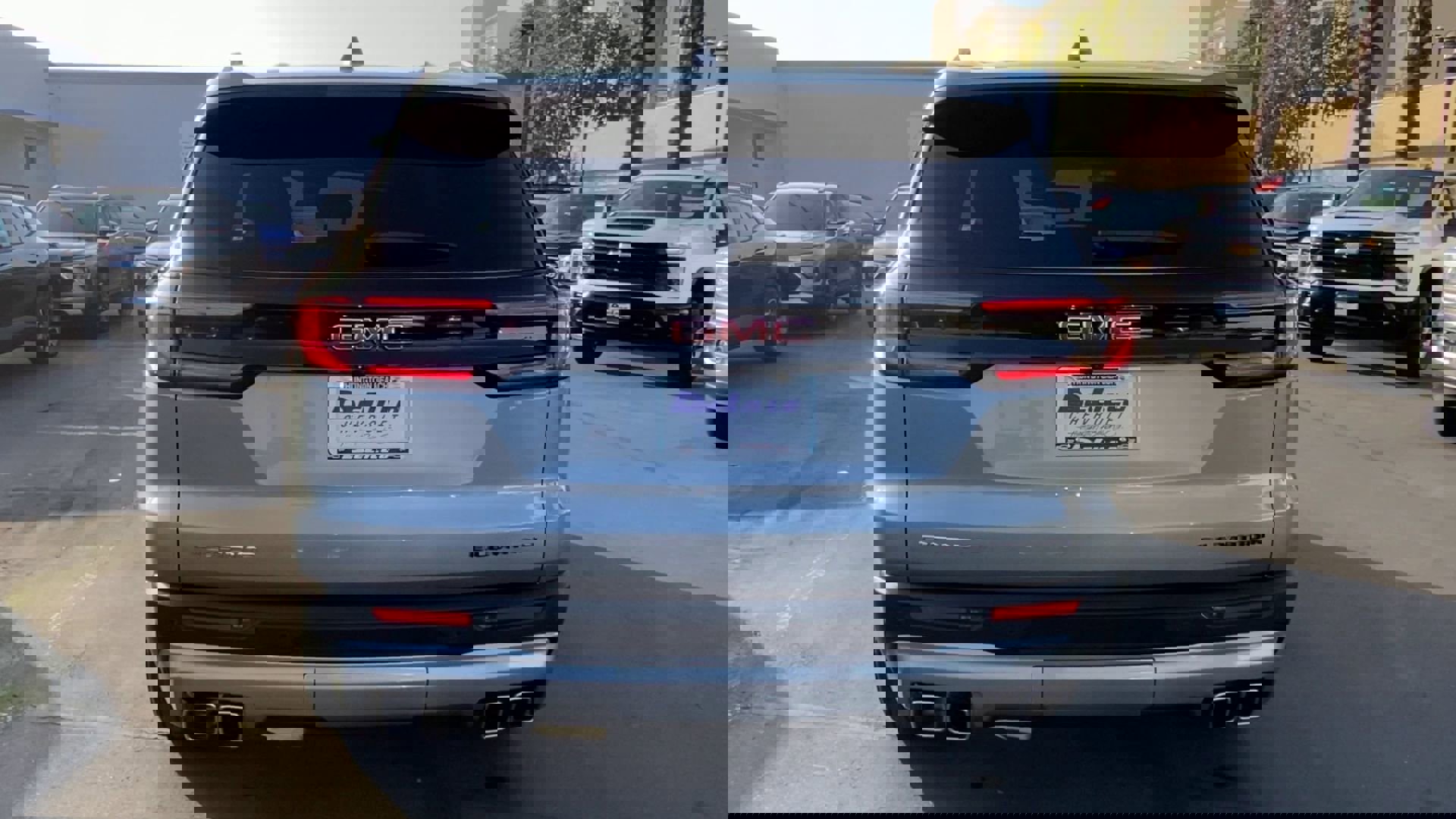 Used 2025 GMC Acadia Elevation image 8