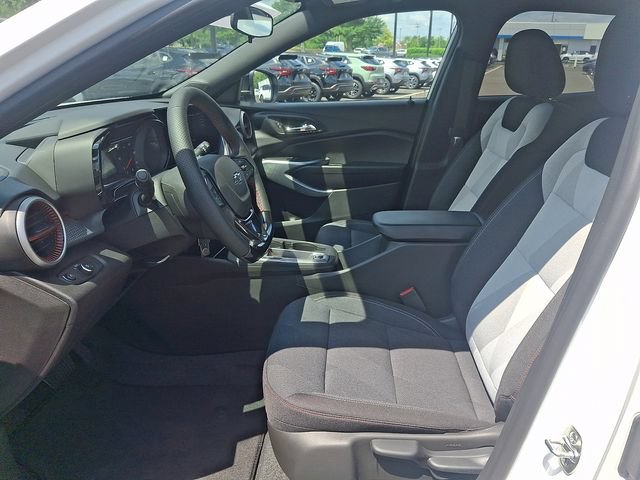 New 2026 Chevrolet Trax RS w/ Sunroof Package FWD image 7