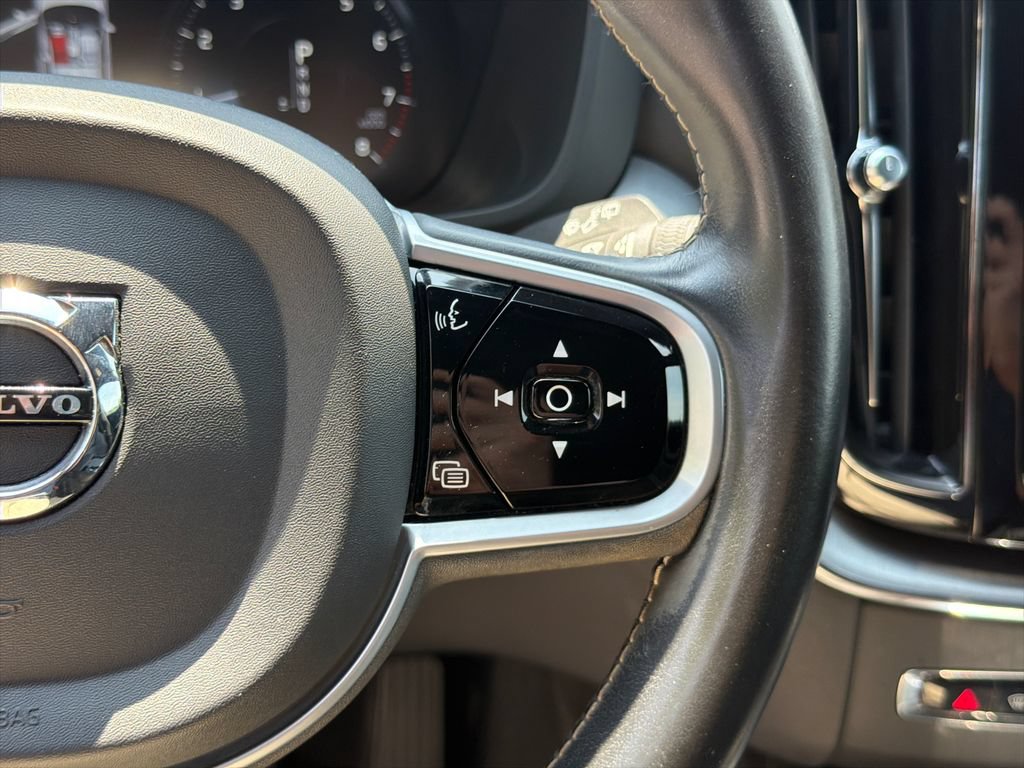 Used 2020 Volvo XC60 T6 Momentum AWD/4WD image 26