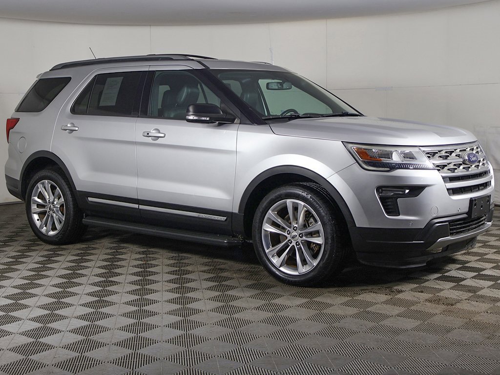 Used 2018 Ford Explorer XLT w/ Equipment Group 202A image 2