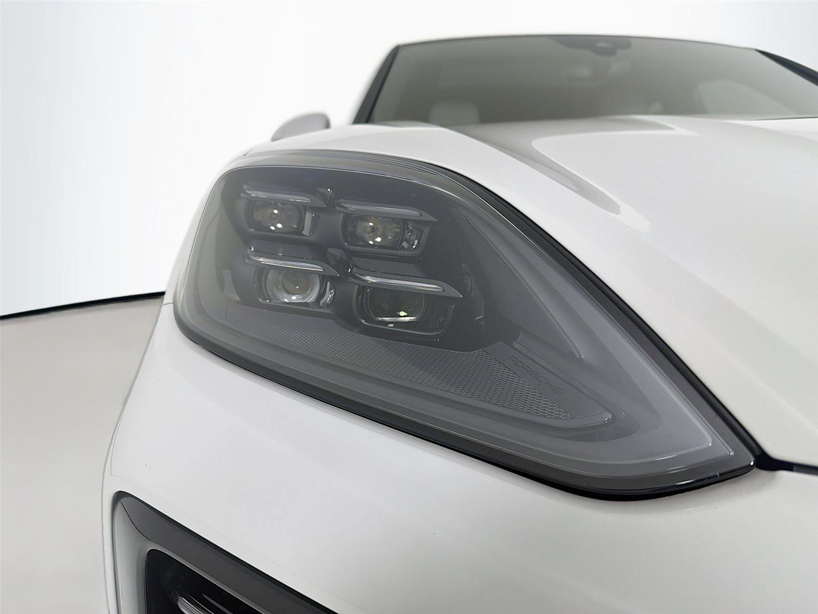 Certified 2025 Porsche Cayenne S AWD/4WD image 30