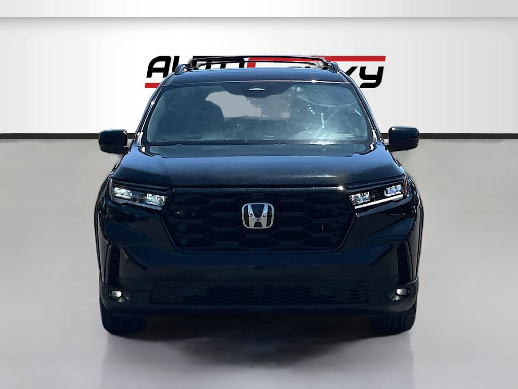 Used 2025 Honda Pilot Black Edition image 2