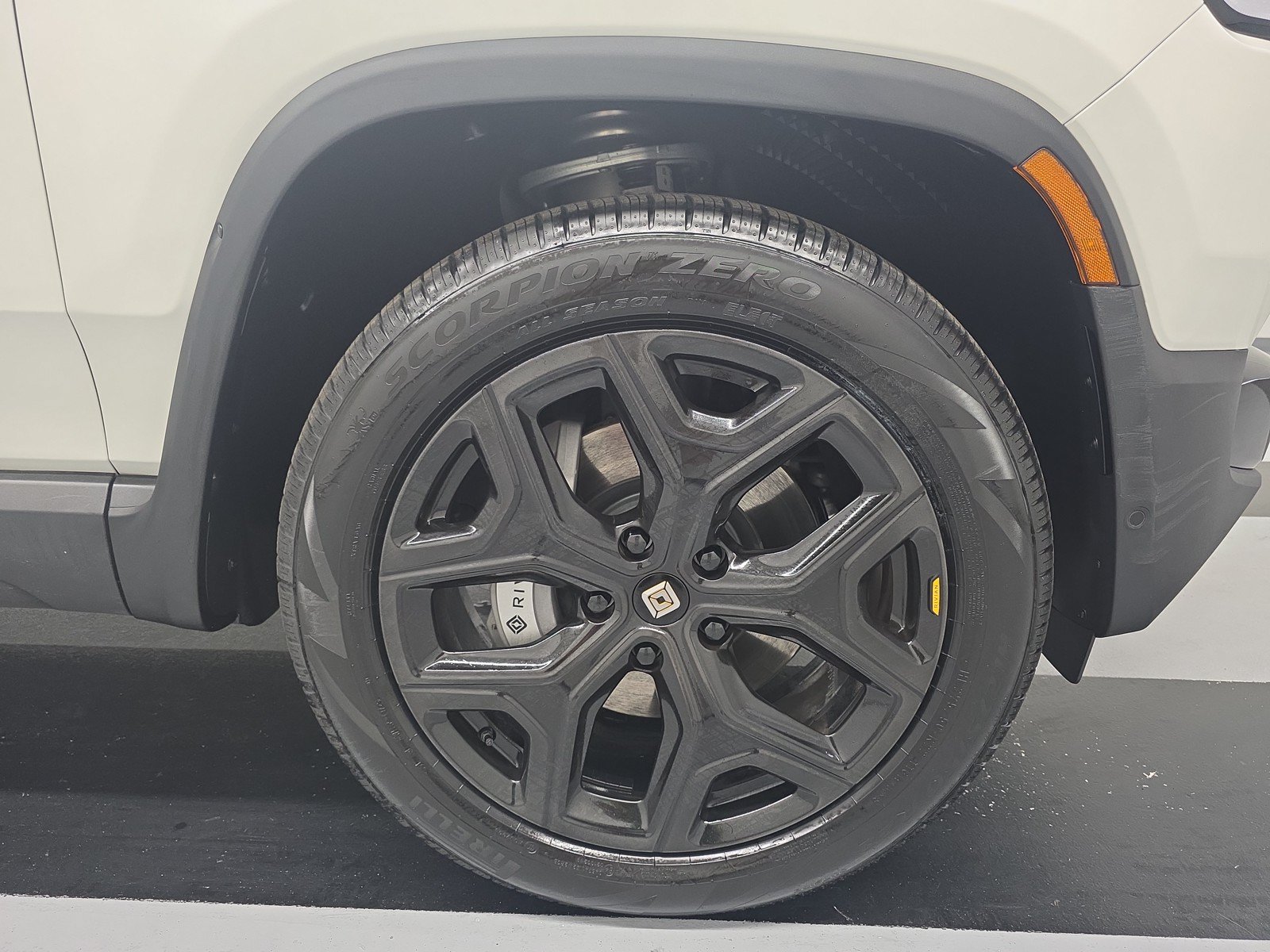 Used 2024 Rivian R1S Adventure AWD/4WD image 11