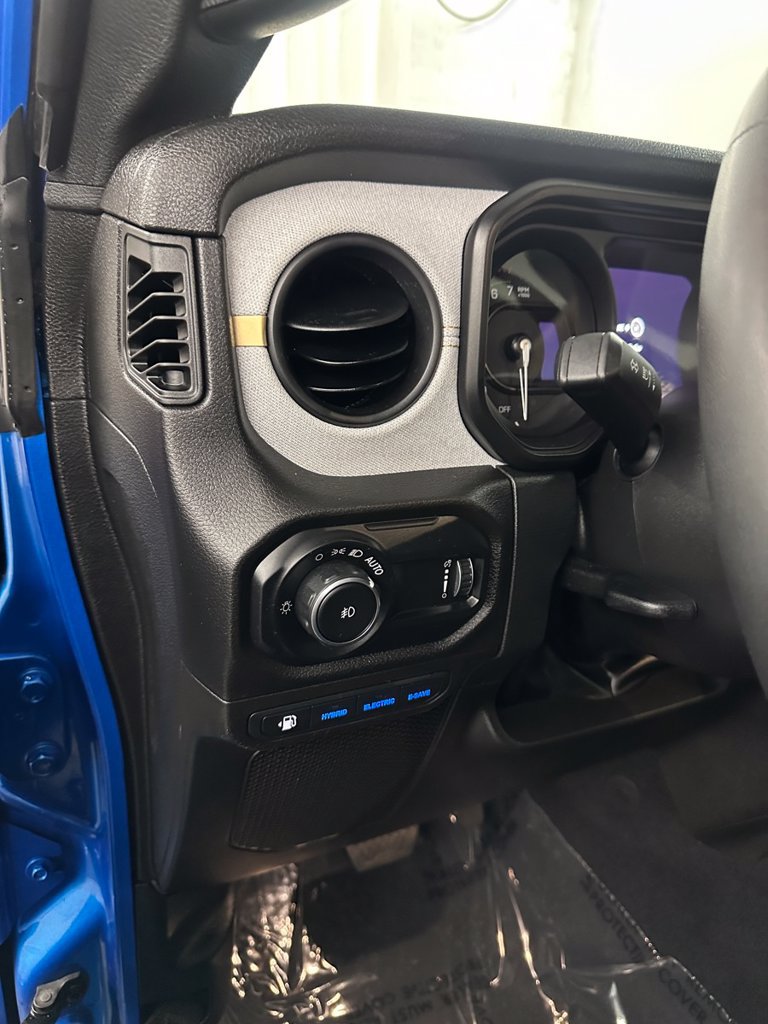 Used 2024 Jeep Wrangler Unlimited w/ Convenience Group AWD/4WD image 14