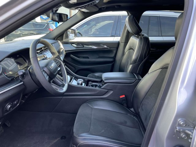 Used 2023 Jeep Grand Cherokee L Laredo image 14