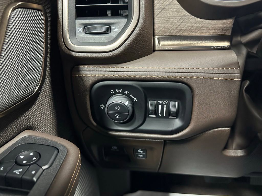 Used 2026 RAM 1500 Limited AWD/4WD image 17