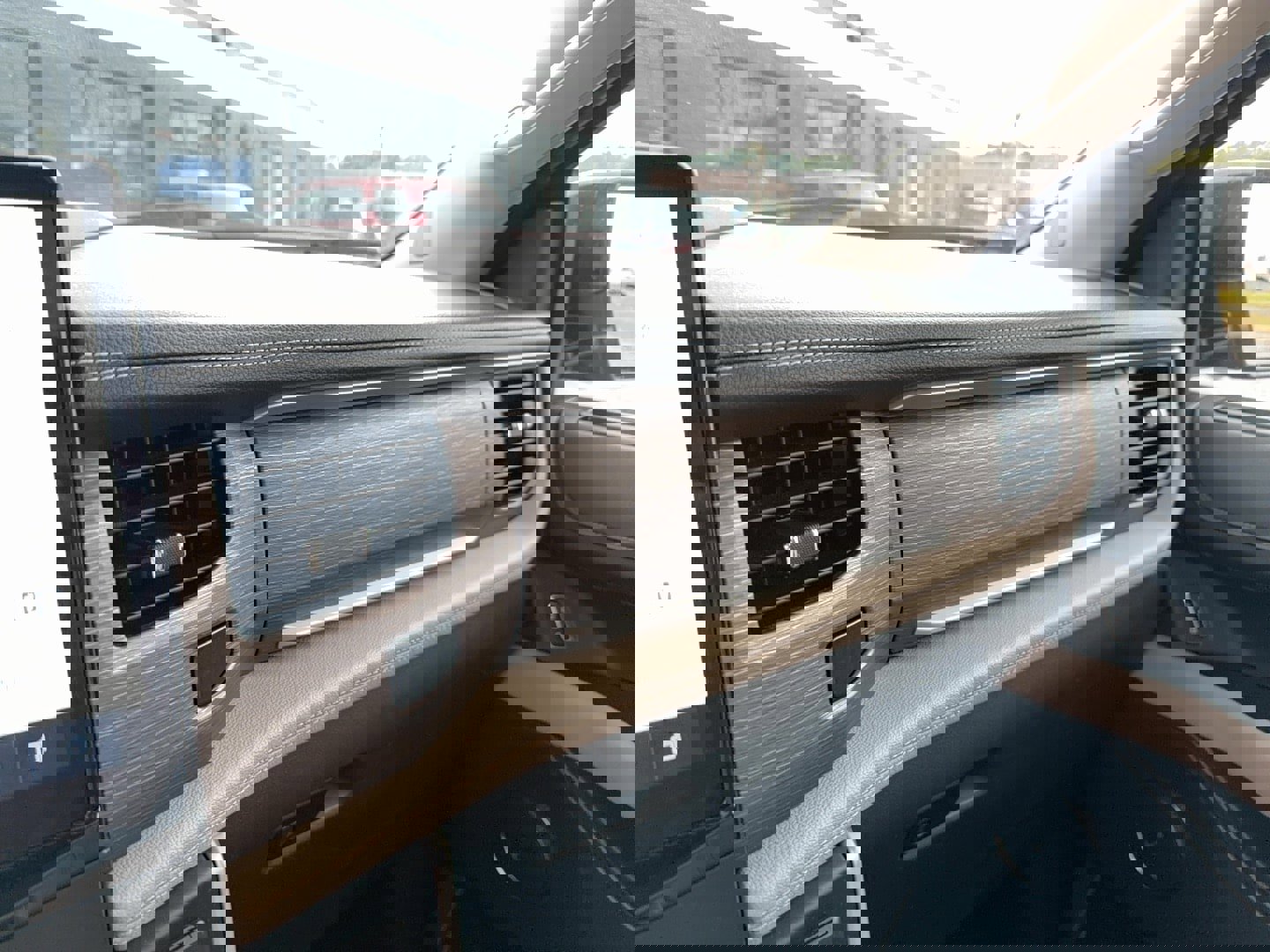 Used 2022 Ford Expedition Max Limited image 26