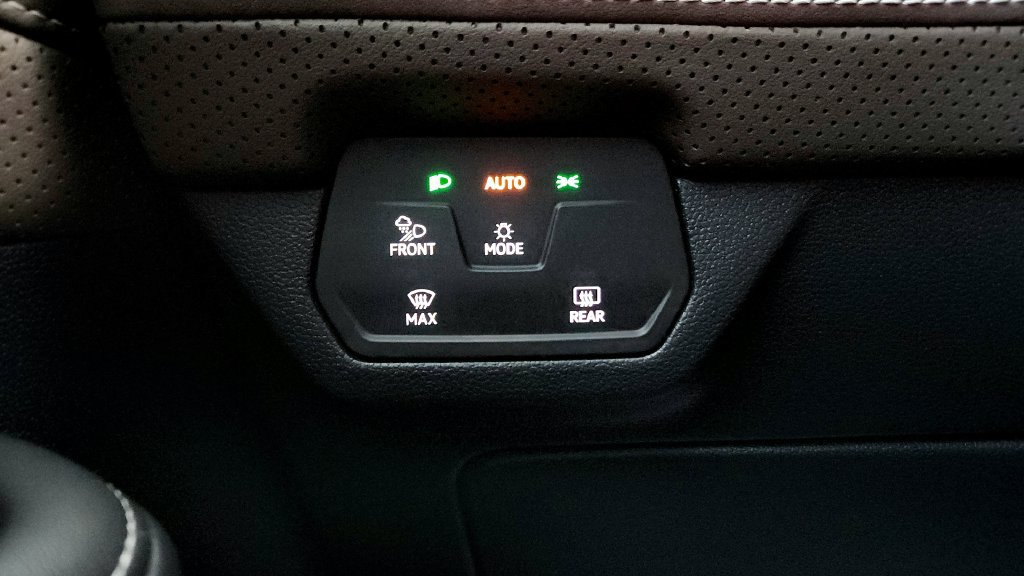 Used 2024 Volkswagen Atlas SEL AWD/4WD image 34