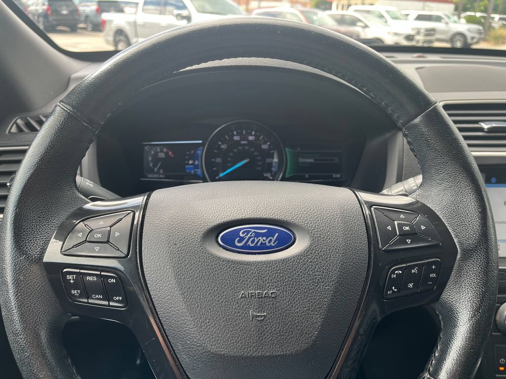 Used 2017 Ford Explorer XLT w/ Equipment Group 202A FWD image 14
