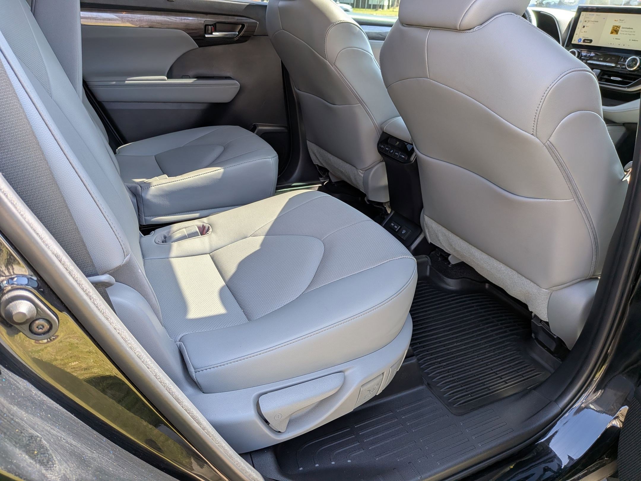 Used 2023 Toyota Highlander Limited FWD image 23