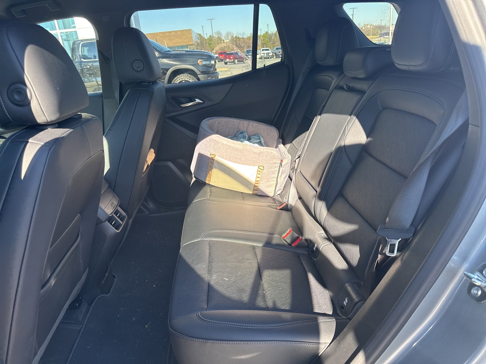 Used 2025 Chevrolet Equinox LT w/ Convenience Package II image 11