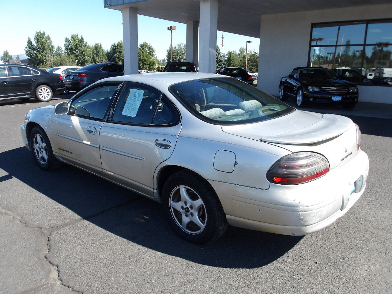 Used 2002 Pontiac Grand Prix SE w/ Widetrack Smart Pkg image 3
