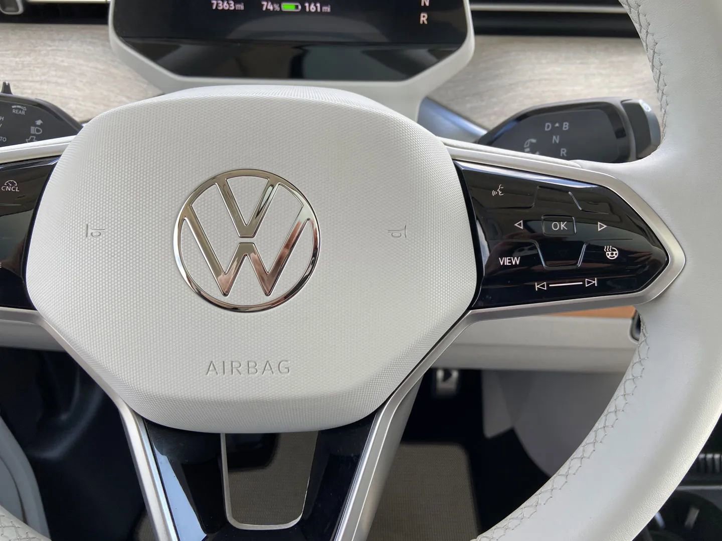 Used 2025 Volkswagen ID. Buzz 1st Edition image 17