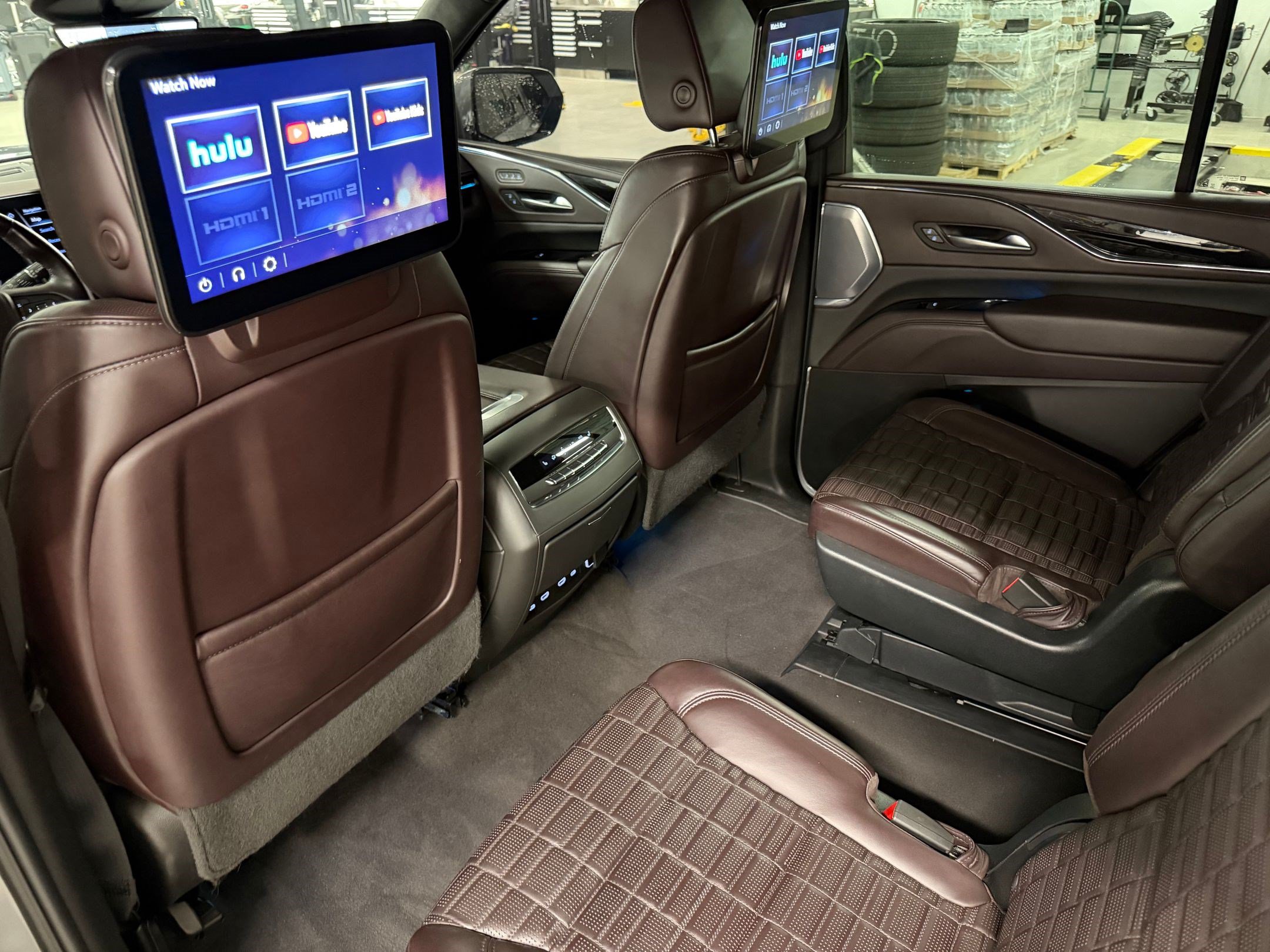 Used 2023 Cadillac Escalade Sport Platinum w/ LPO, ONYX Package AWD/4WD image 26