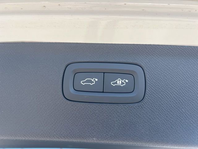 New 2026 Volvo XC90 B6 Core w/ Protection Package image 27
