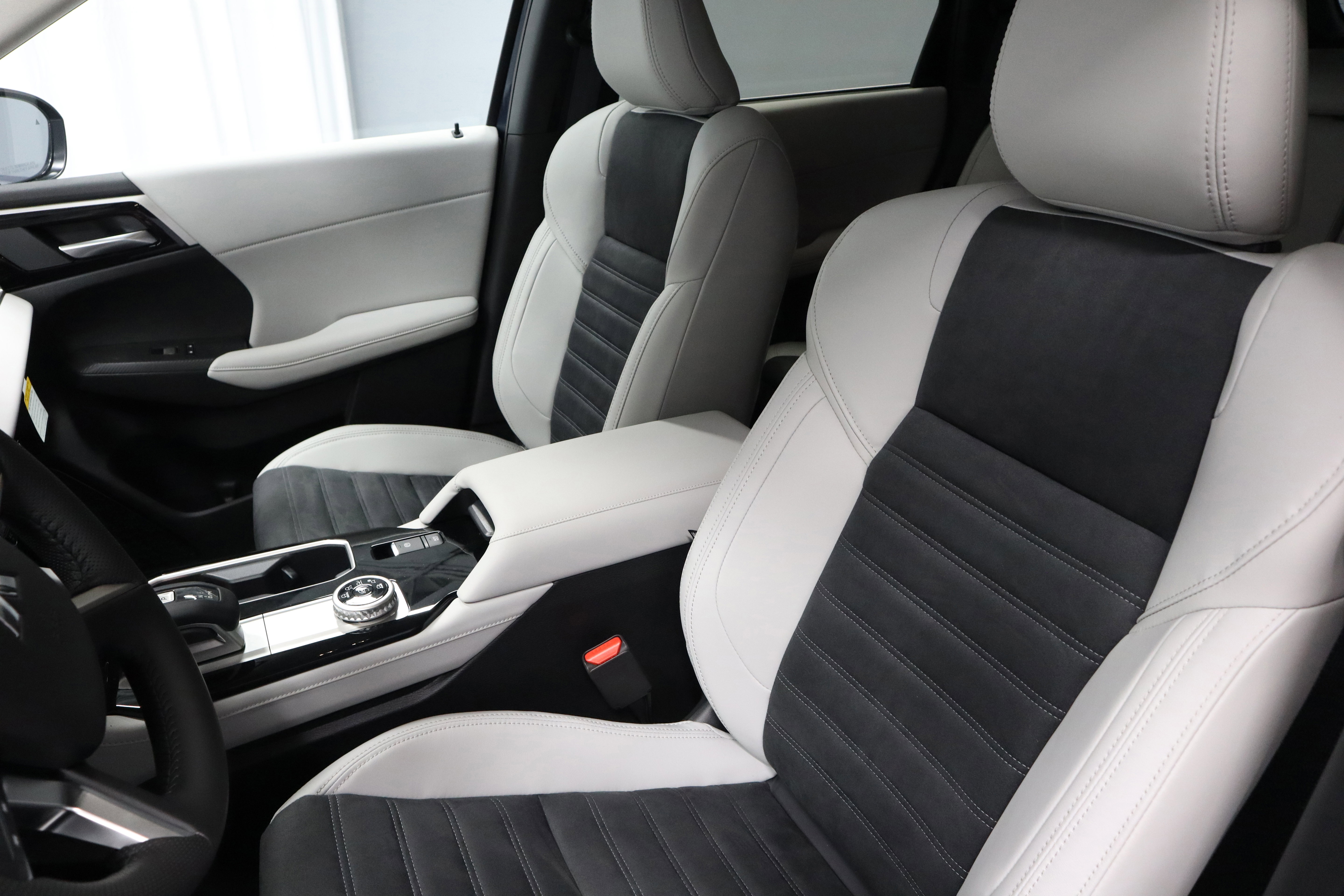 New 2025 Mitsubishi Outlander SE image 18