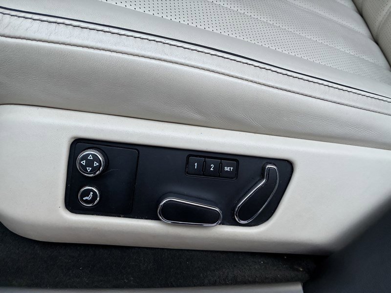 Used 2015 Bentley Flying Spur V8 image 31