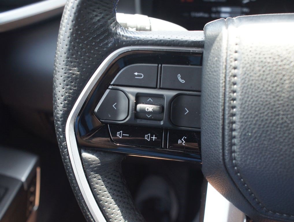 Used 2023 Toyota Sequoia Platinum AWD/4WD image 10