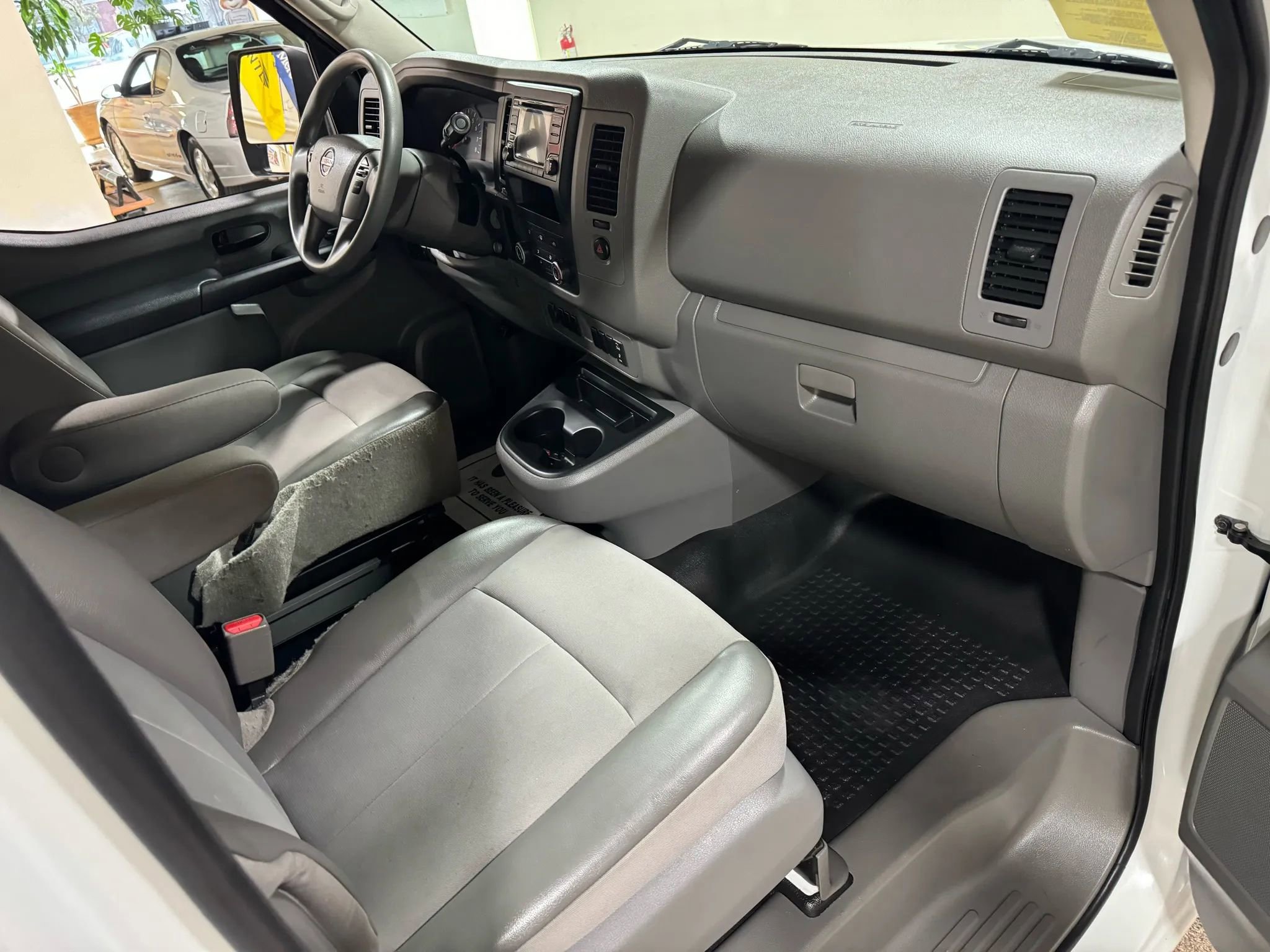 Used 2018 Nissan NV 3500 S image 27