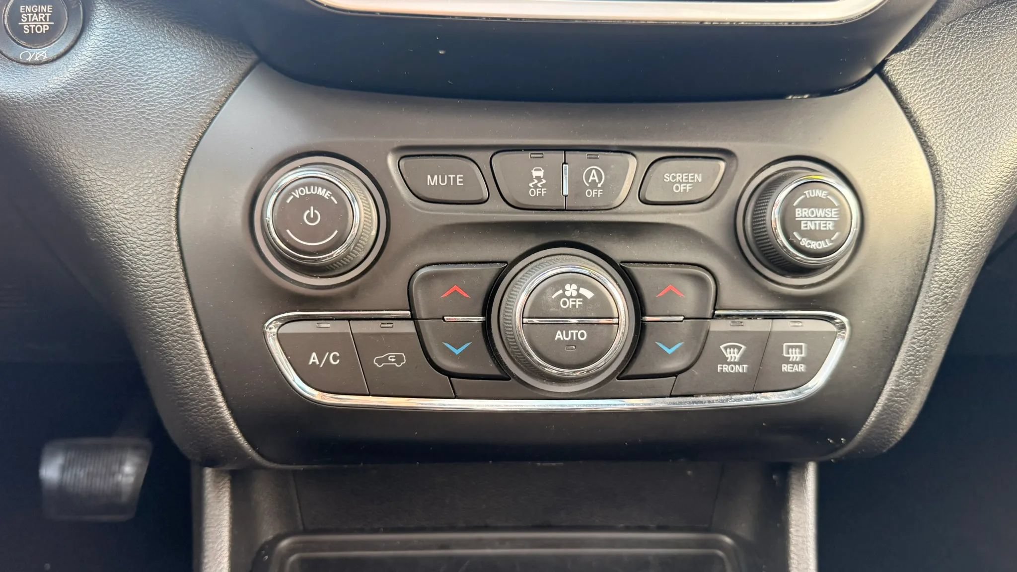 Used 2020 Jeep Cherokee High Altitude AWD/4WD image 24