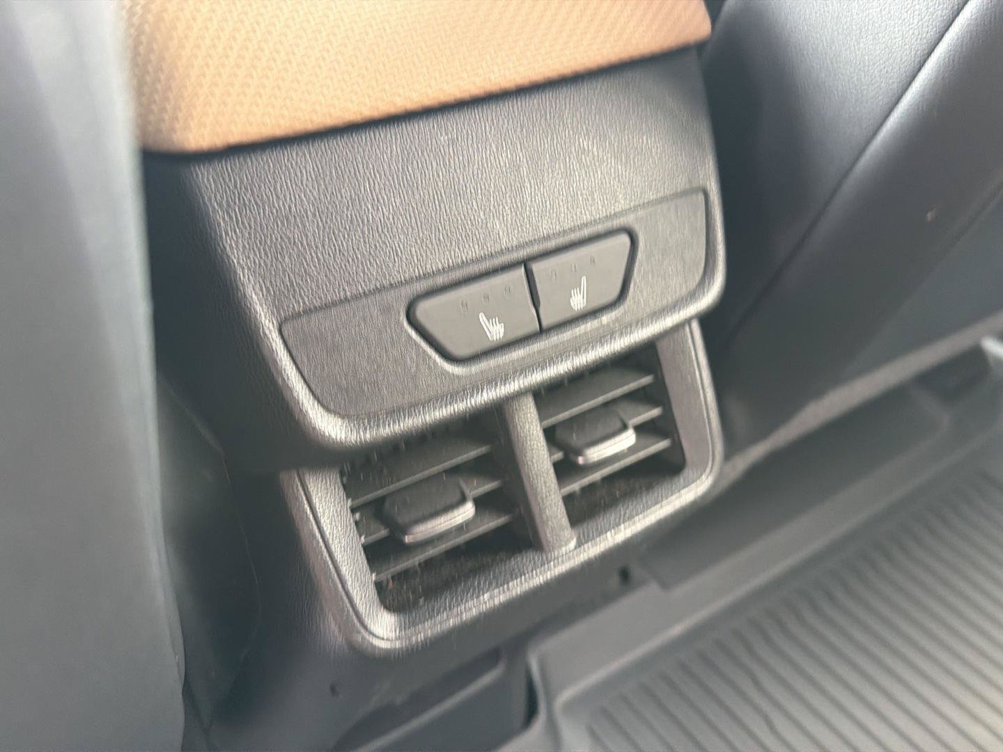 Certified 2025 Chevrolet Equinox ACTIV w/ Convenience Package III FWD image 12
