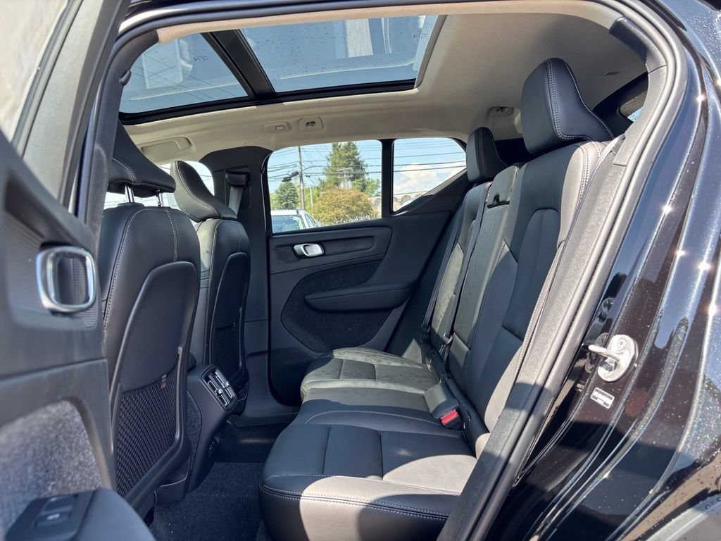 New 2026 Volvo XC40 B5 Core w/ Protection Package Premier AWD/4WD image 16