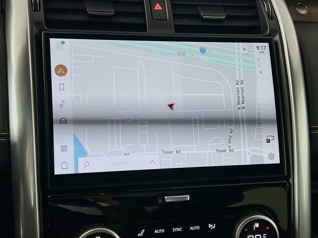 Used 2024 Land Rover Discovery Dynamic SE image 13