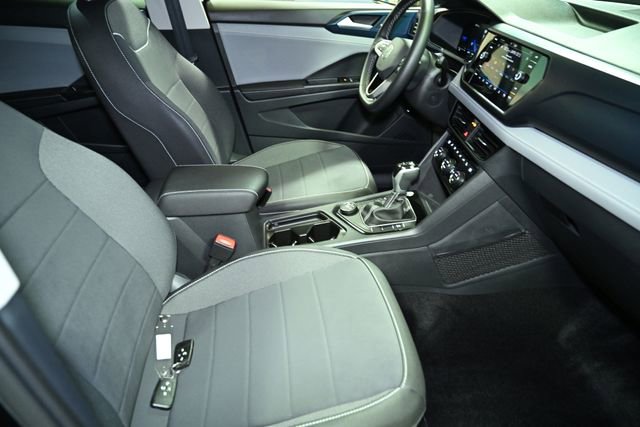 Used 2024 Volkswagen Taos SE image 48