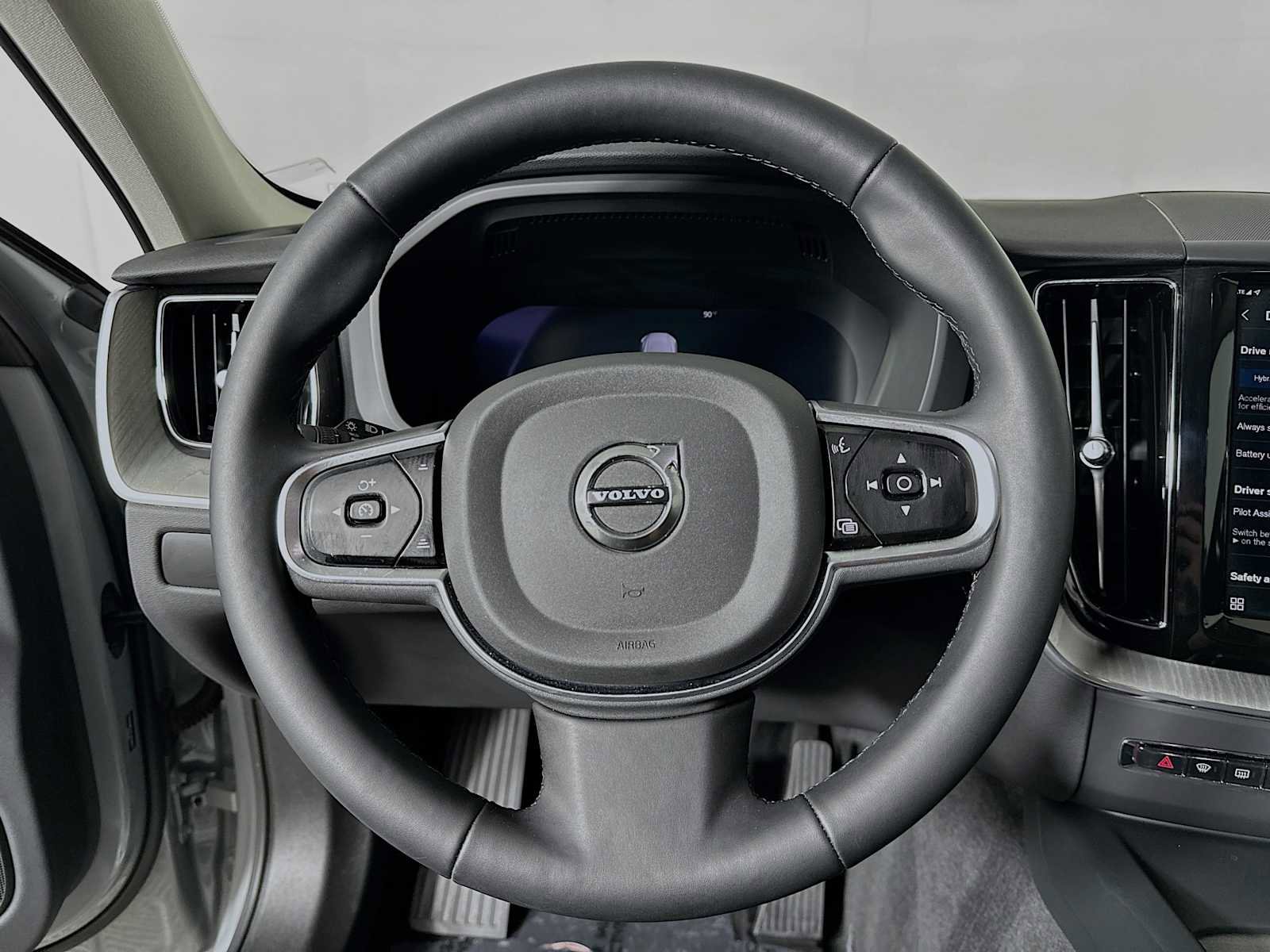 Used 2025 Volvo XC60 T8 Plus w/ Protection Package Premier image 11