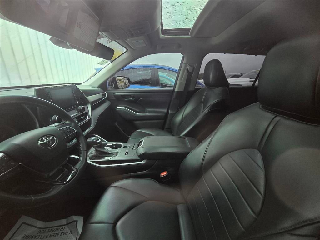 Used 2021 Toyota Highlander XLE FWD image 4