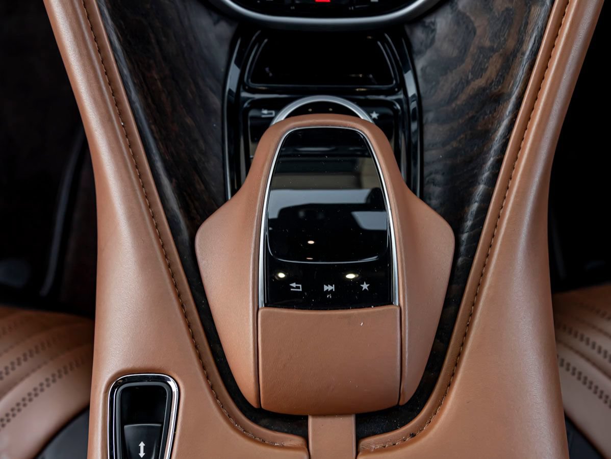 Used 2017 Aston Martin DB11 V12 RWD image 20