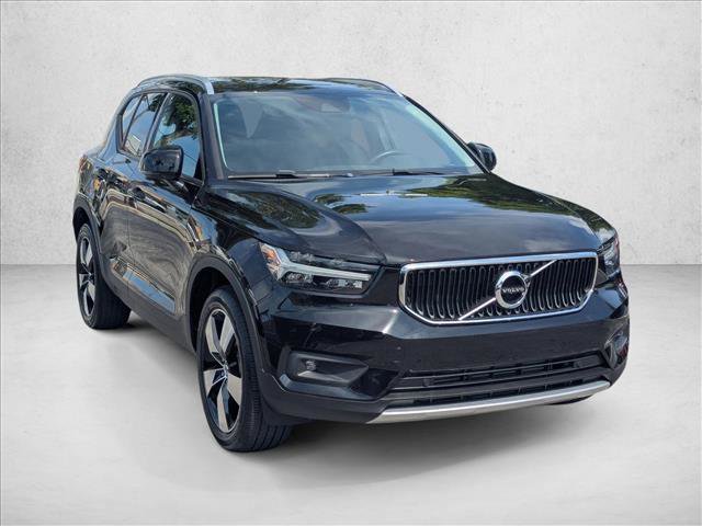 Used 2021 Volvo XC40 T4 Momentum w/ Premium Package FWD video 3