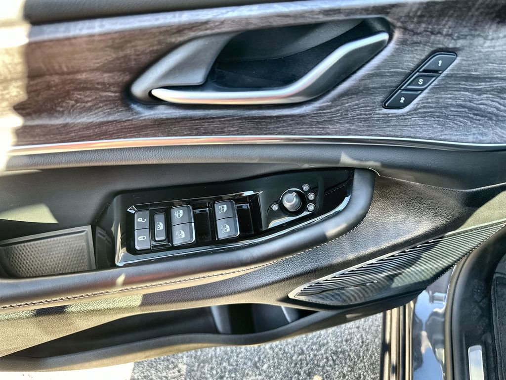 Used 2022 Jeep Grand Cherokee Overland image 24