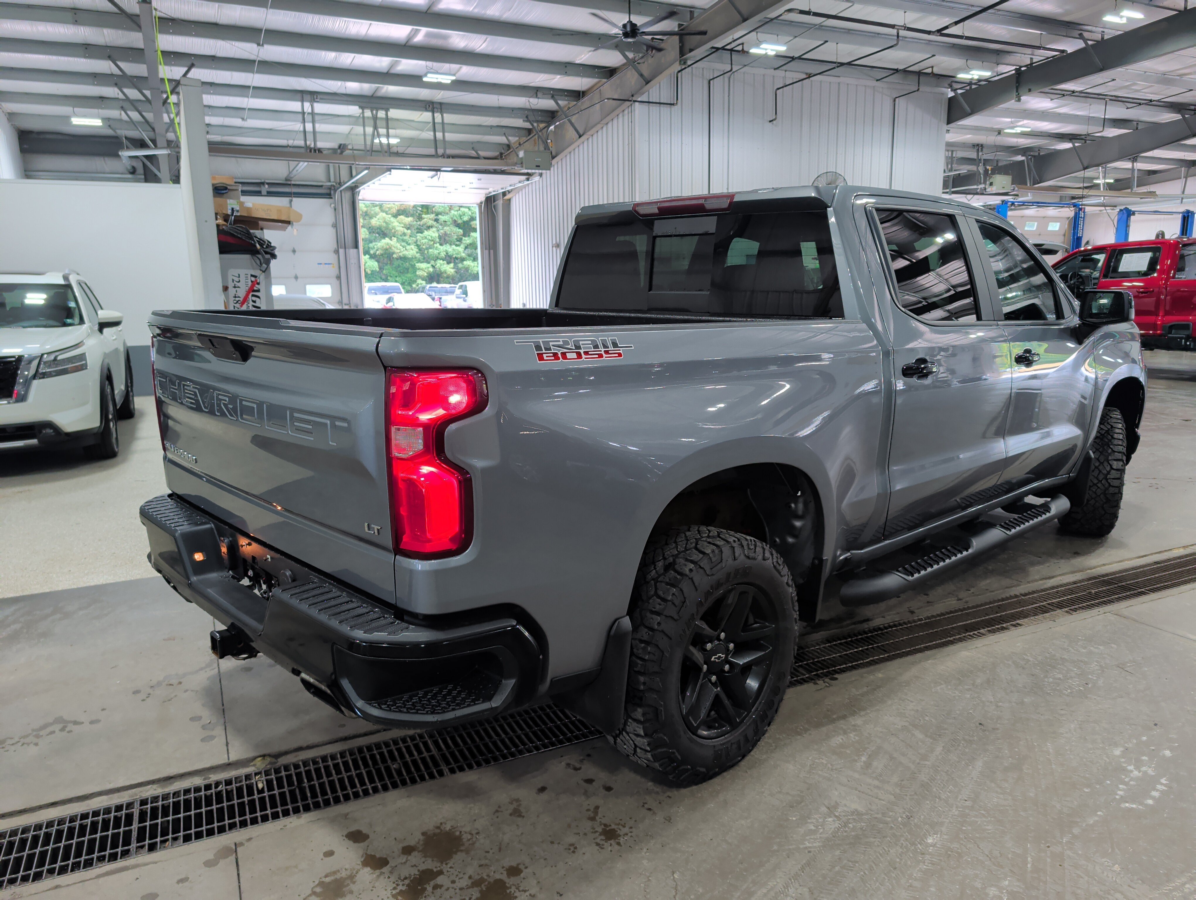 Used 2020 Chevrolet Silverado 1500 LT Trail Boss AWD/4WD image 3