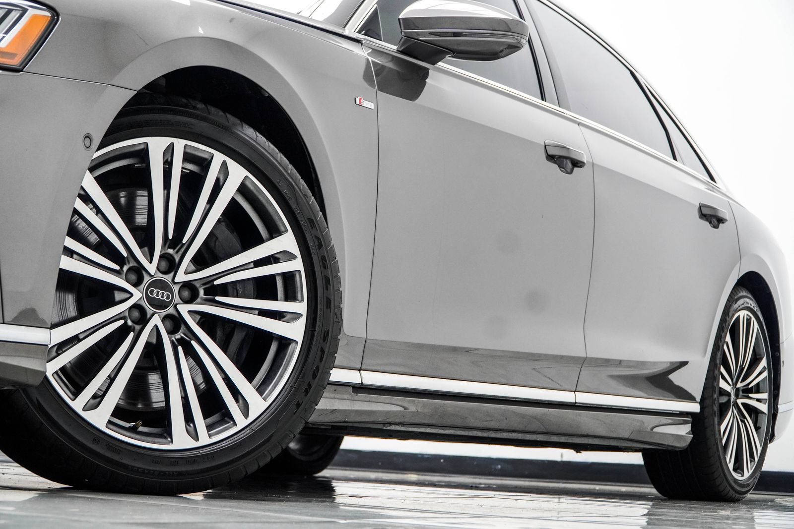 Used 2021 Audi A8 L 4.0T w/ Executive Plus Package AWD/4WD image 3