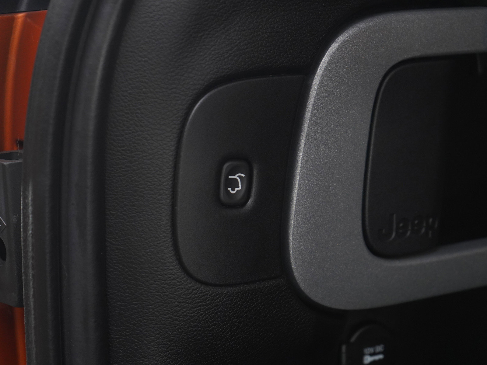 Used 2016 Jeep Cherokee Trailhawk w/ Comfort/Convenience Group image 17