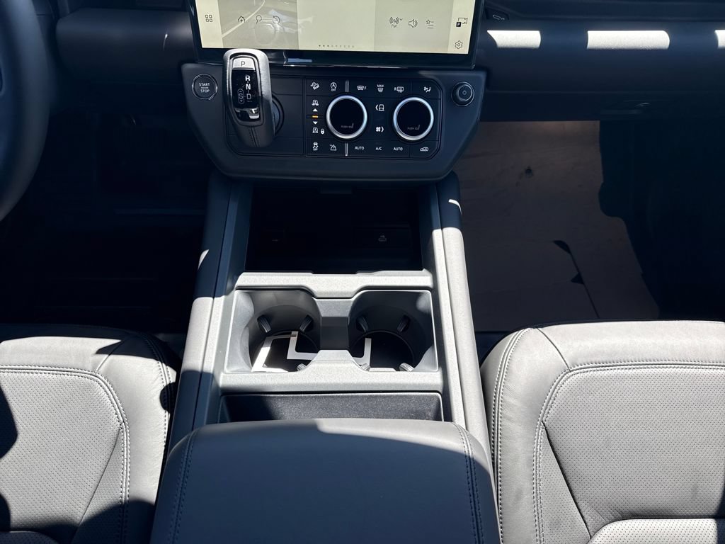 New 2026 Land Rover Defender 130 X-Dynamic SE AWD/4WD image 22