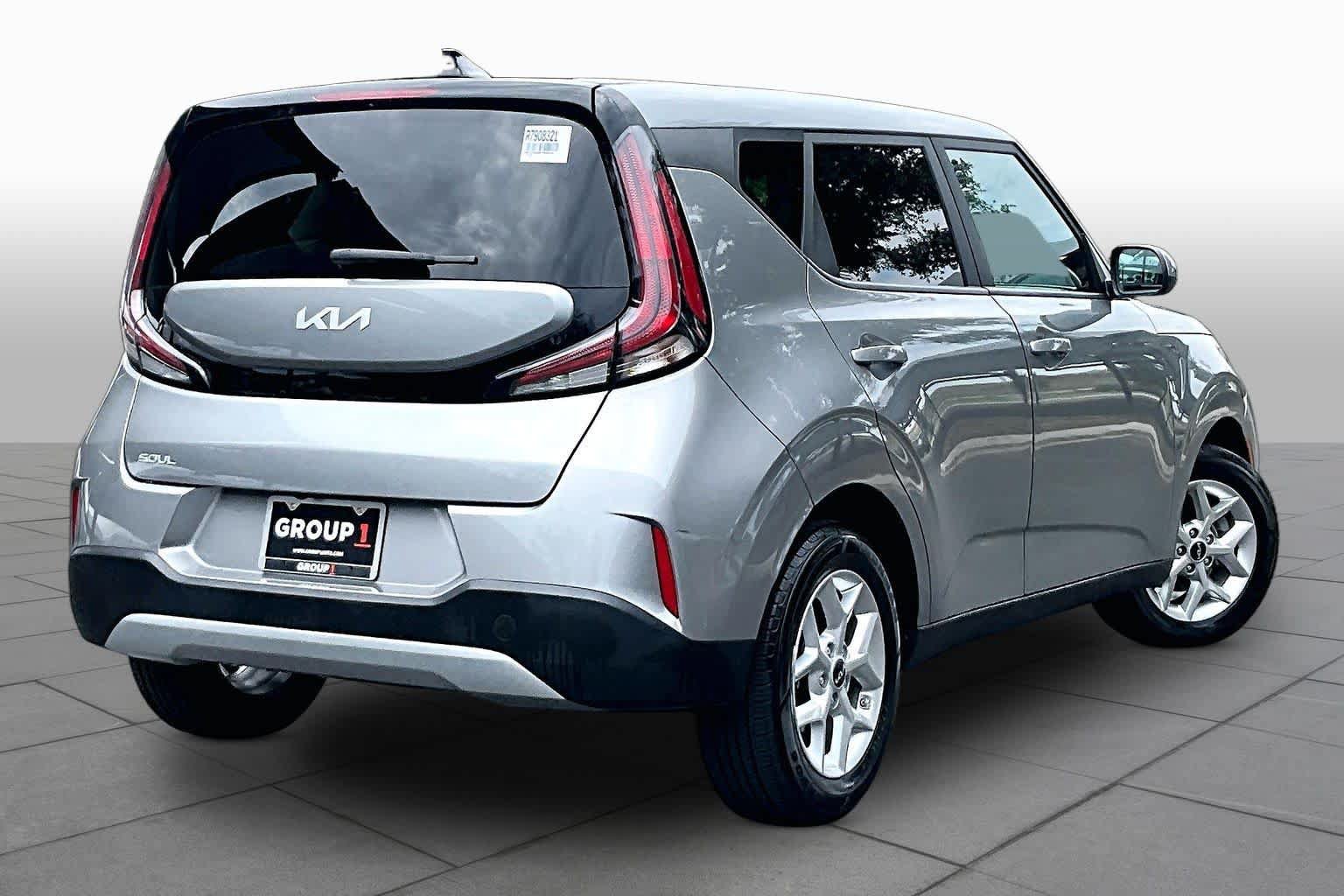 Used 2024 Kia Soul LX w/ Option Group 015 FWD image 13