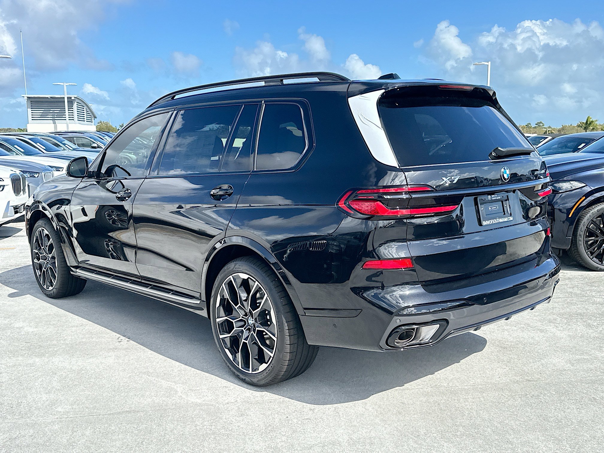 New 2026 BMW X7 xDrive40i w/ M Sport Package AWD/4WD image 4