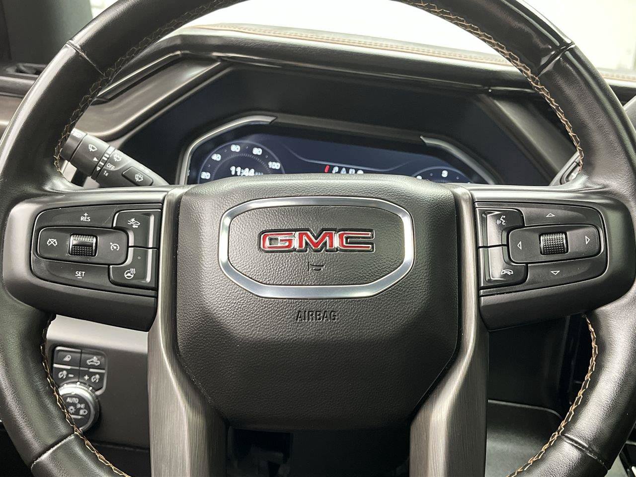 Certified 2025 GMC Sierra 2500 AT4 w/ AT4 Premium Plus Package AWD/4WD image 17