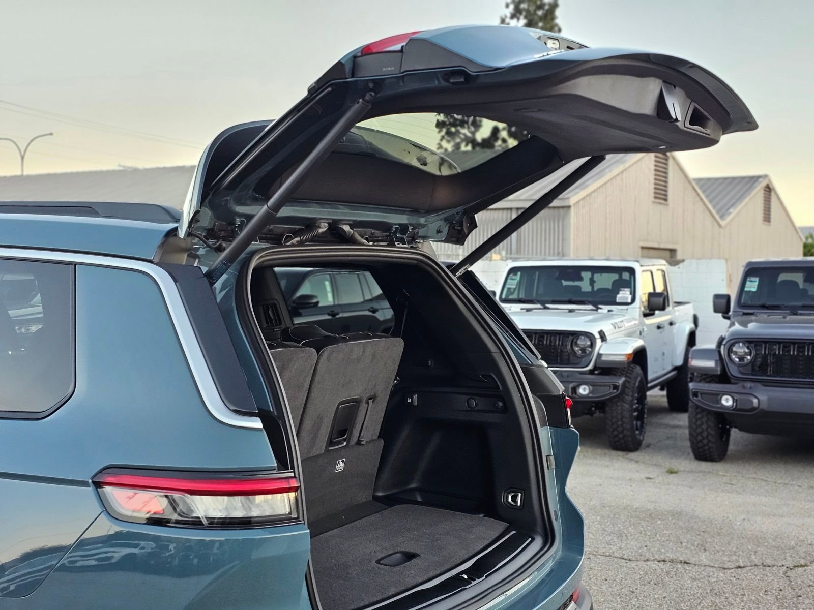 New 2026 Jeep Grand Cherokee L Limited AWD/4WD image 8