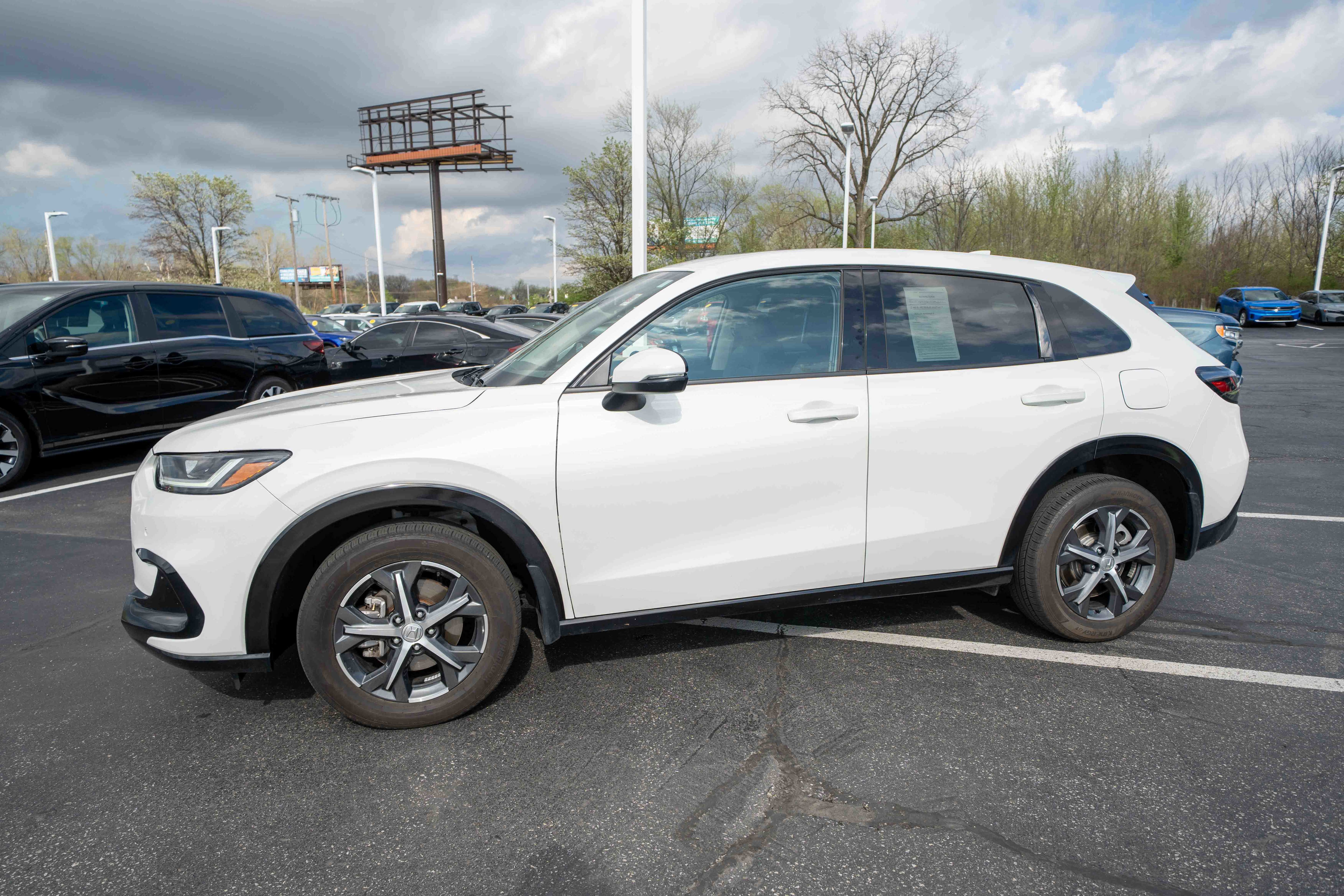Used 2024 Honda HR-V EX-L image 3