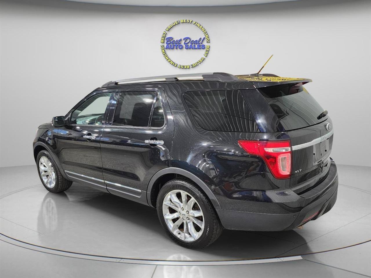 Used 2015 Ford Explorer XLT w/ Equipment Group 202A AWD/4WD image 5