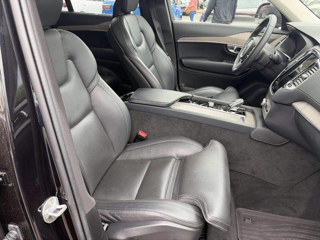 Used 2024 Volvo XC90 B6 Ultimate w/ Protection Package Premier AWD/4WD image 32