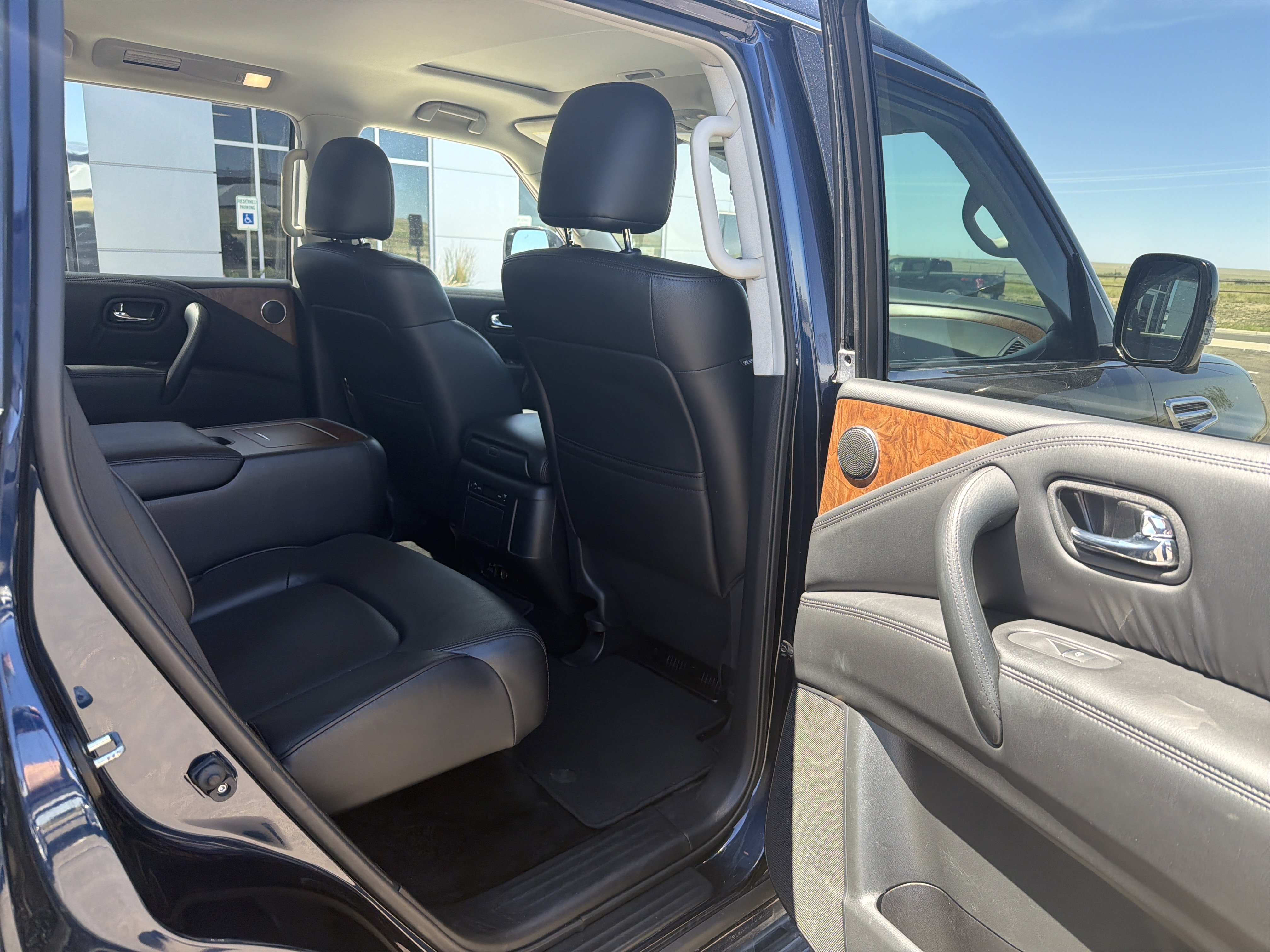Used 2024 Nissan Armada SL w/ Captain's Chairs Package AWD/4WD image 17