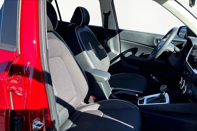 Used 2023 Hyundai Venue Limited image 20