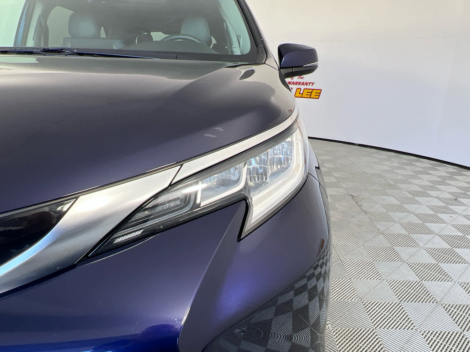 Used 2021 Toyota Sienna Limited image 11