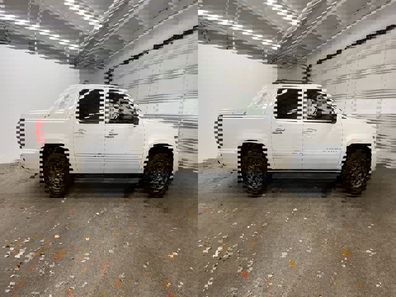 Used 2012 Chevrolet Avalanche LTZ image 7