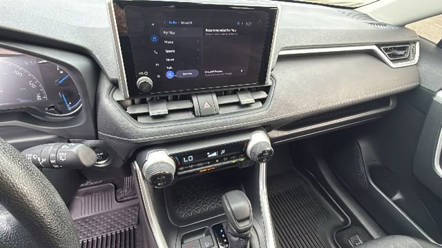 Used 2024 Toyota RAV4 XLE w/ Convenience Package image 15