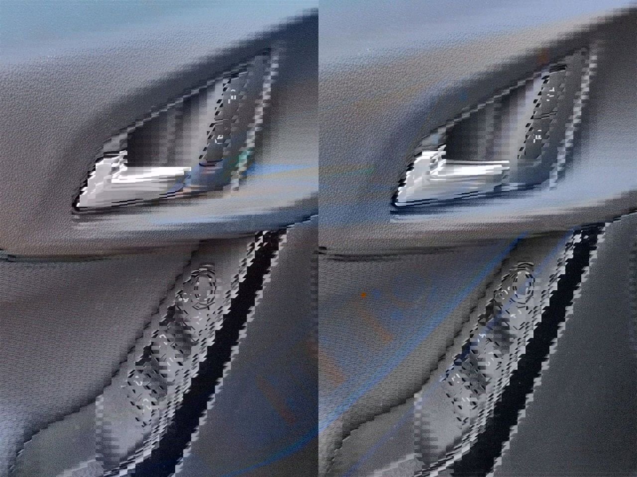 New 2026 Chevrolet Equinox LT w/ Safety and Technology Package FWD image 9